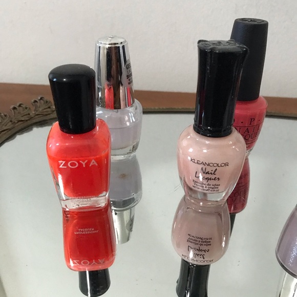 Ladies Nail Polishes ๐
- Picture 4 of 5